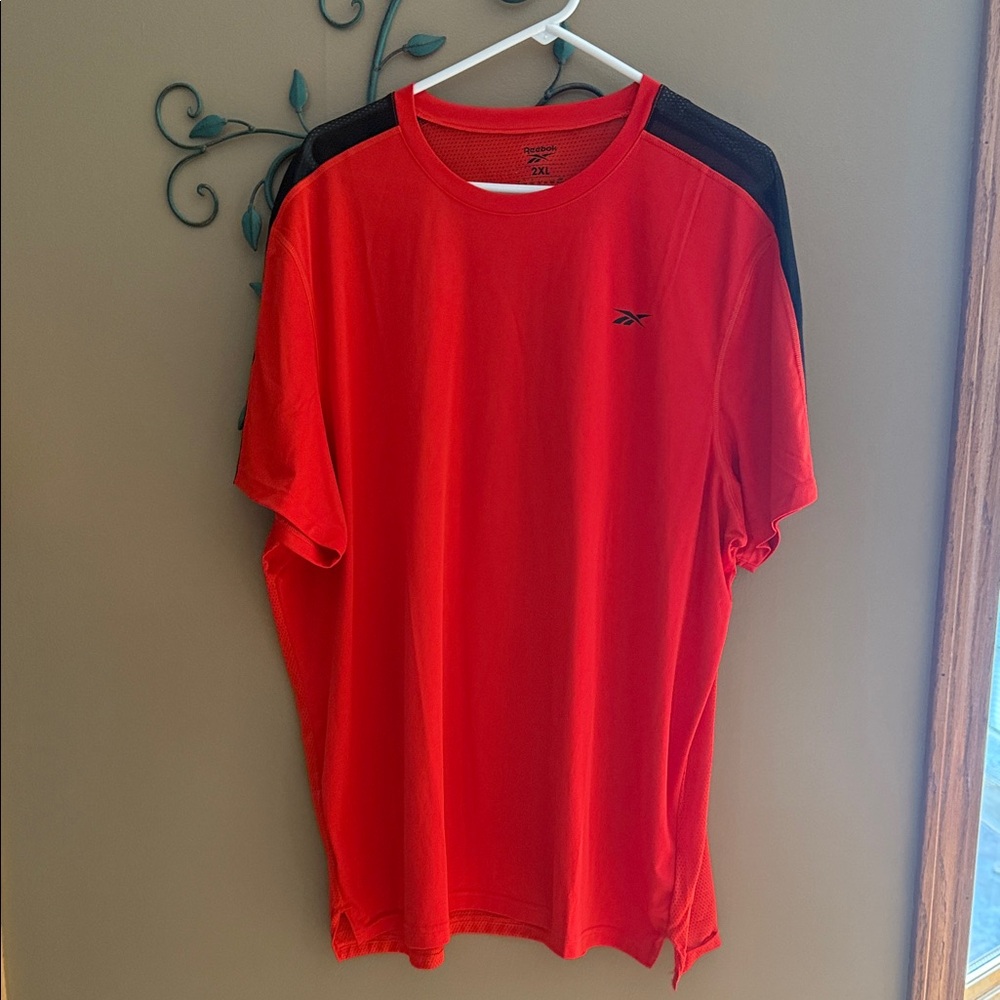 Reebok Men's Red and Black Short Sleeve Tee